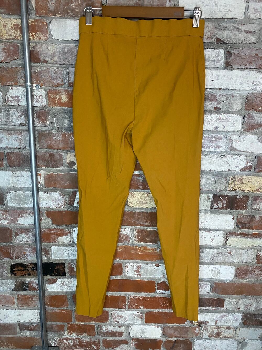 Counterparts Mustard Yellow Capri Button Accent Ankles Skinny Dress Pants Size M